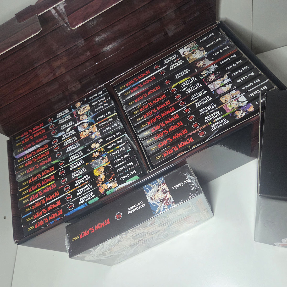 Demon Slayer (Kimetsu No Yaiba) Serie Completa con Box e 4 vol Limited Edition - immagine 5