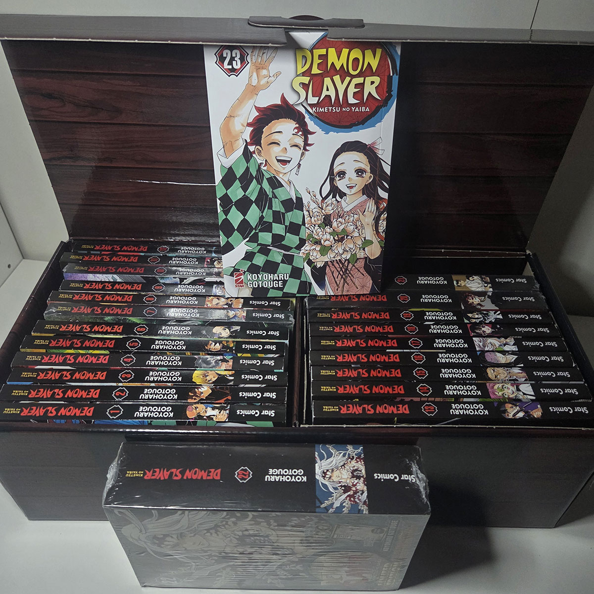 Demon Slayer (Kimetsu No Yaiba) Serie Completa con Box e 4 vol Limited Edition - immagine 8