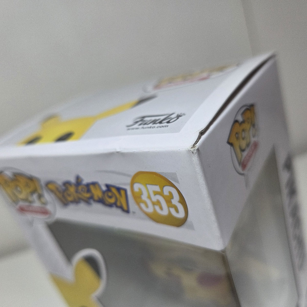 Funko Pop Pokèmon: Pikachu #353 - Flocked - immagine 7