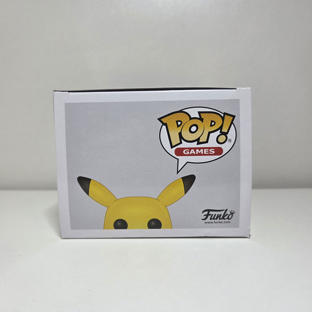 Funko Pop Pokèmon: Pikachu #353 - Flocked - immagine 5